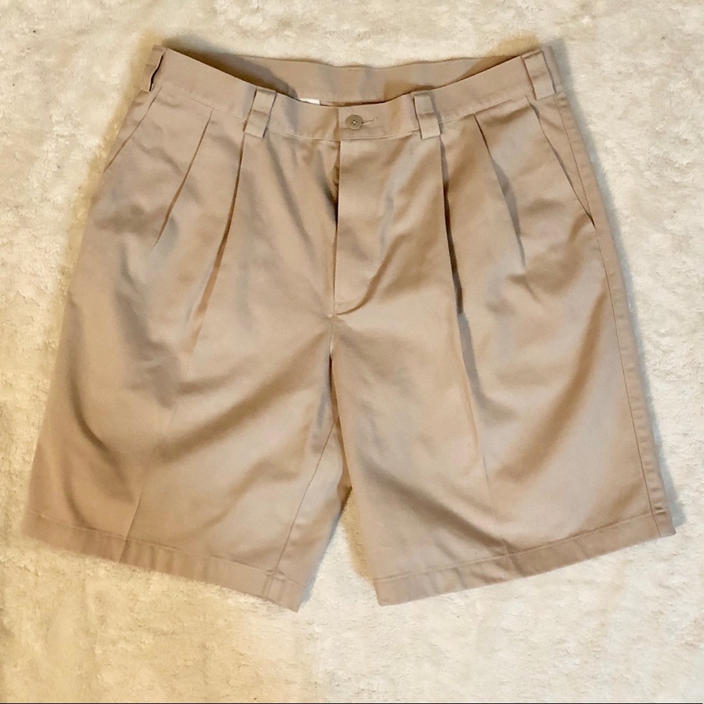 Men’s khaki shorts